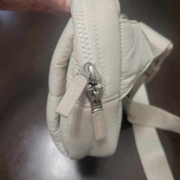 did lululemon stop making the everywhere belt bag Bag, (LU9B78S) : Sports & Outdoors Bag Size:Mini W 21Cm X D color-black-white North Face College Discount